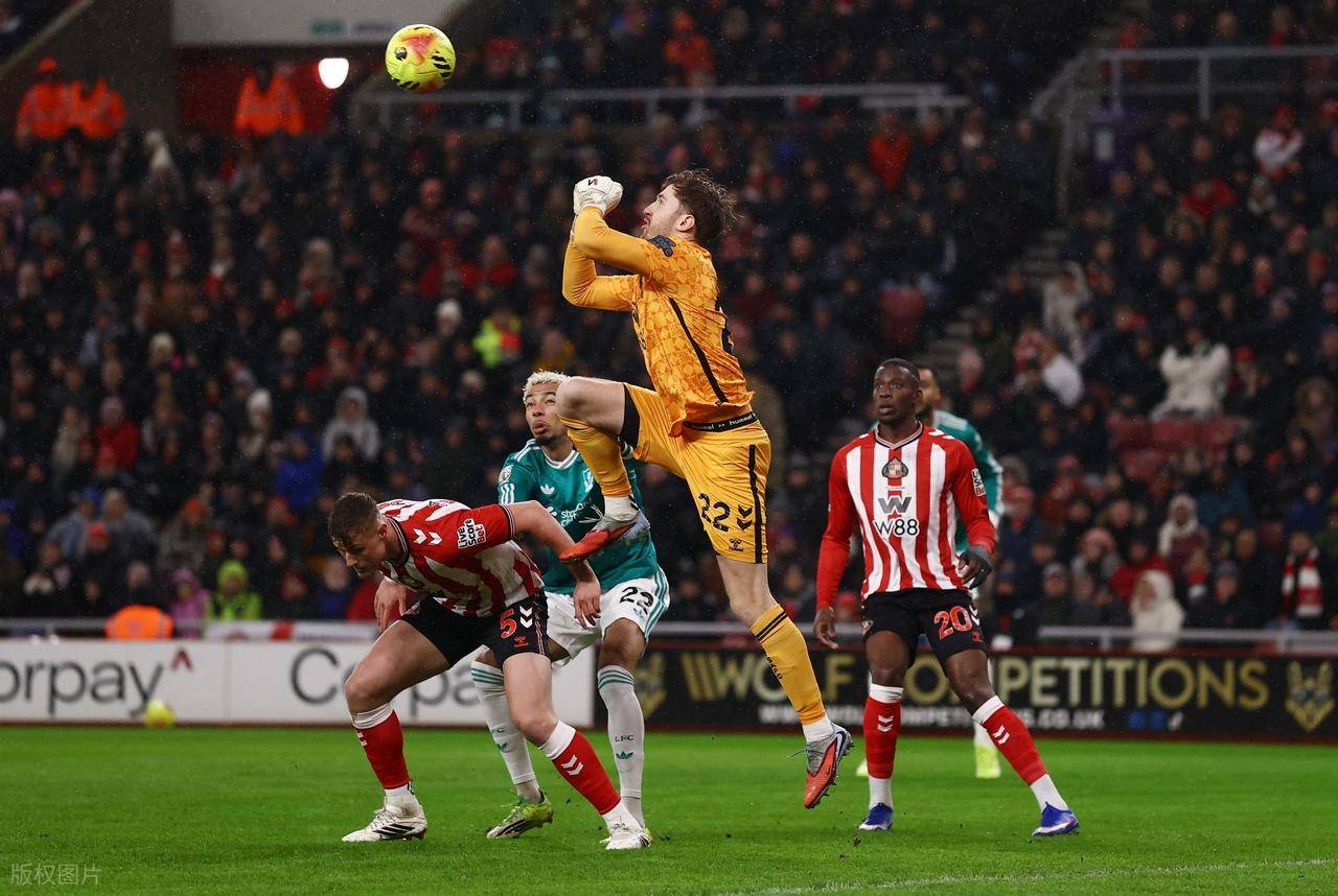 AYX-阿扎伦卡在利物浦比赛中绝杀,回归赛场引发热议!的简单介绍