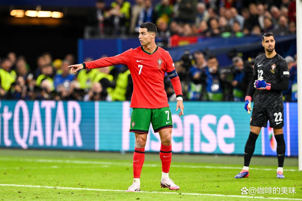 爱游戏体育-包含C罗迎来五赛季高光表现，瑞士队球迷沸腾！的词条